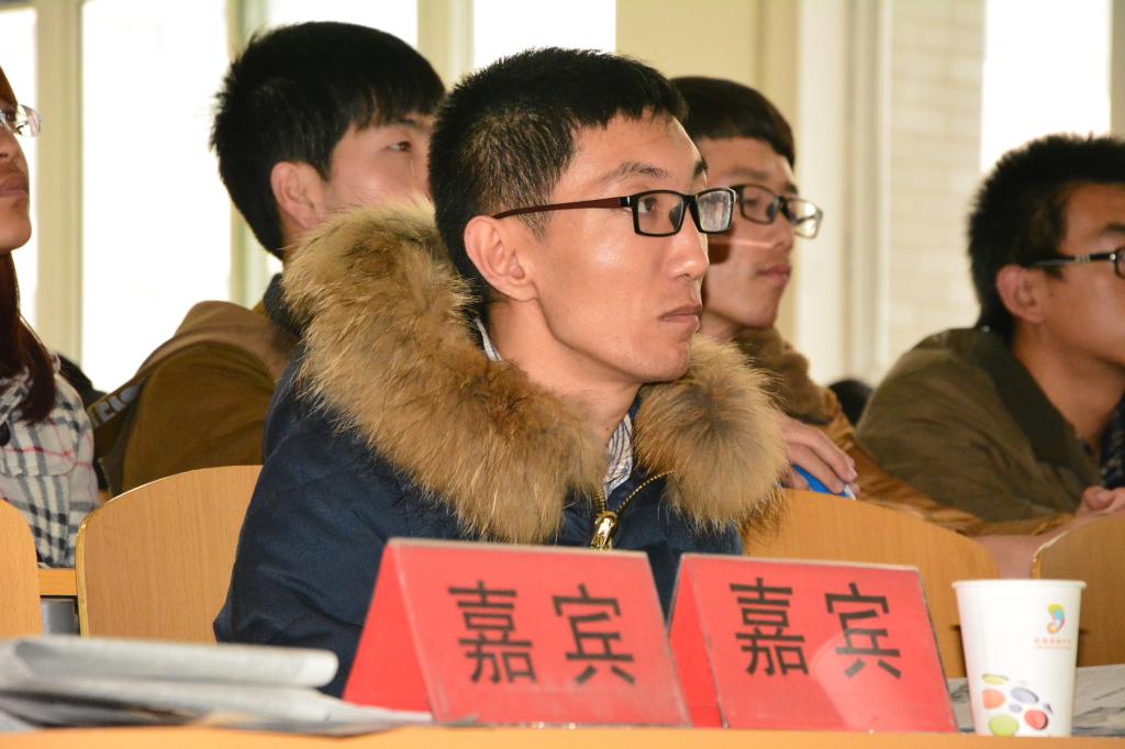 红竹编辑部指导老师李磊